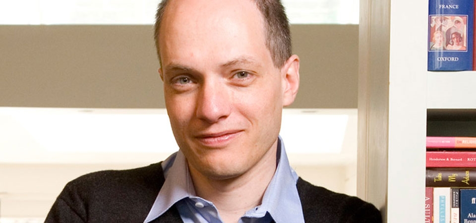 Alain de Botton on how romance novels can make us unlucky in love
