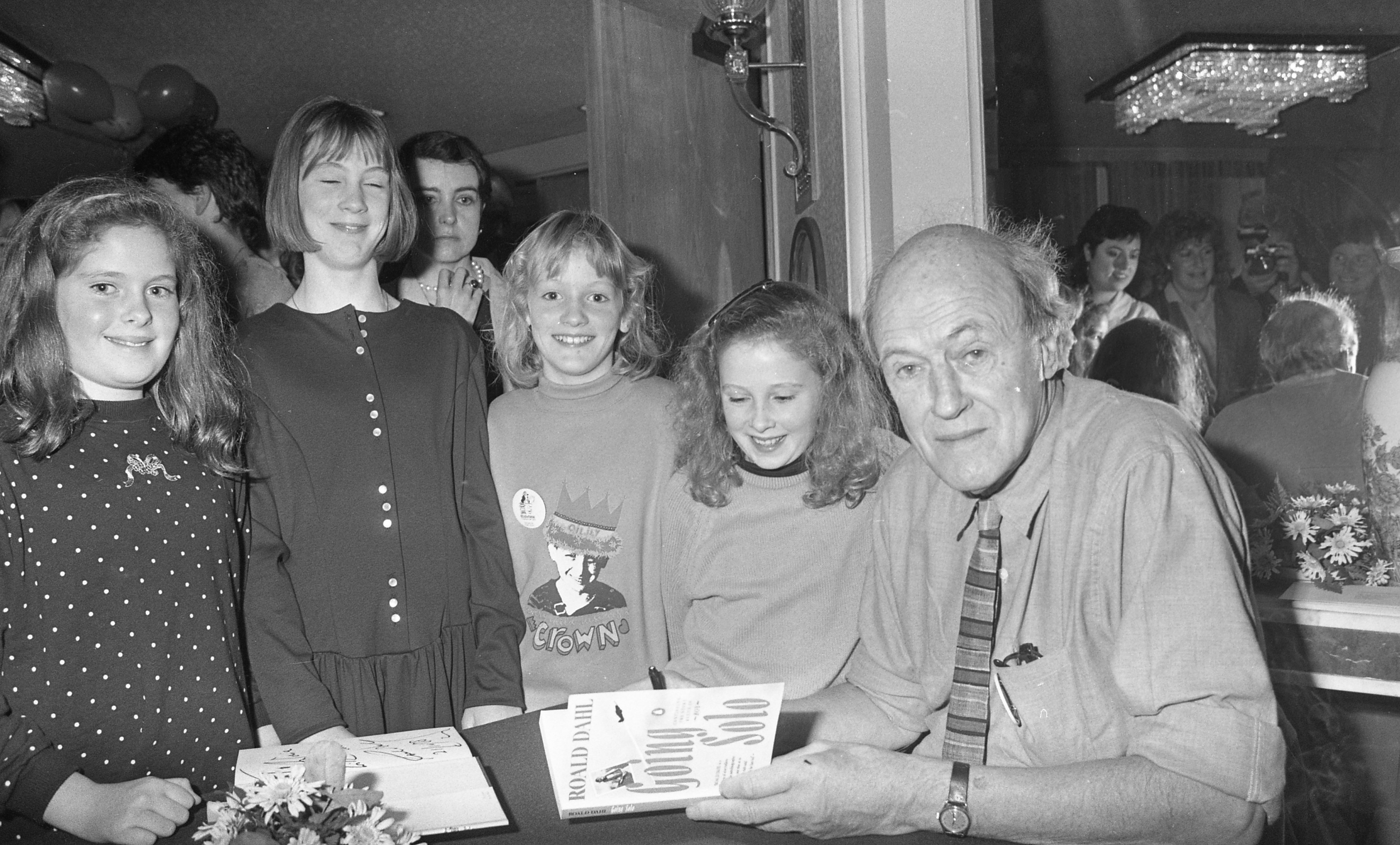Roald Dahl signs autographs for young fans at the Westbury Hotel in 1988 